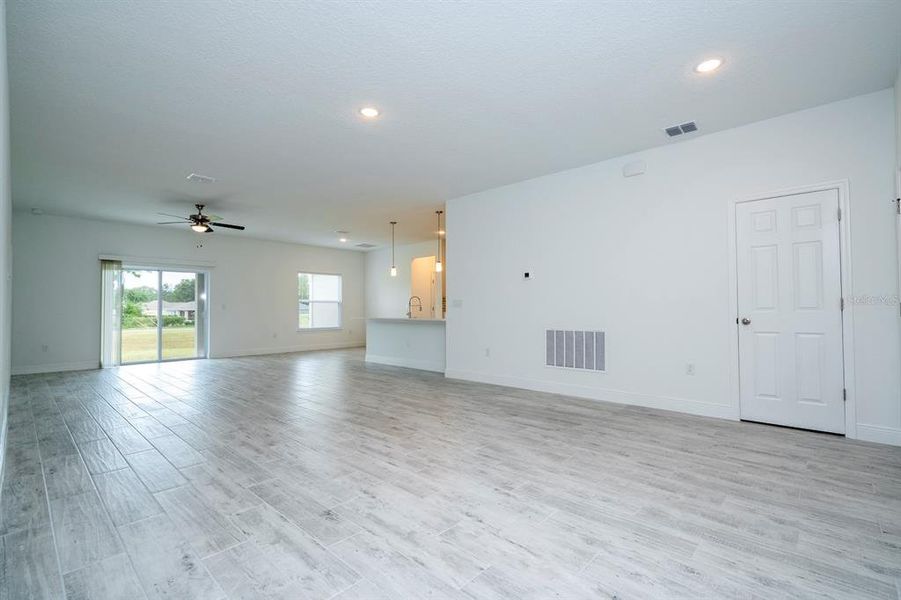 Spacious, unfurnished interior of a new home in , Ocala (Image 46).