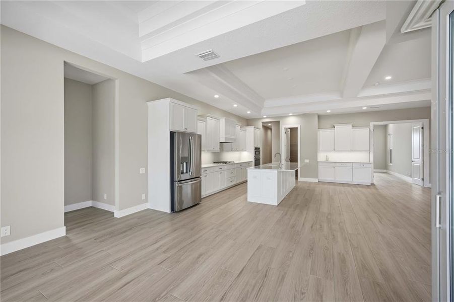 Spacious, unfurnished interior of a new home in Gran Place, Venice (Image 13).