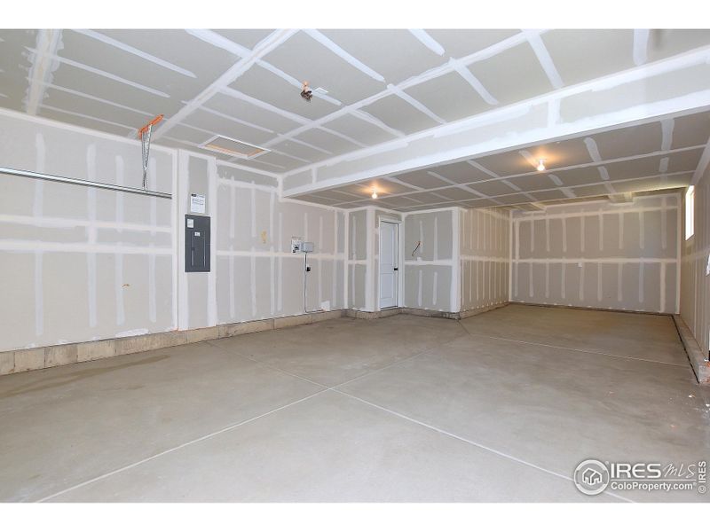 Spacious, unfurnished interior of a new home in Southridge, Johnstown (Image 32).