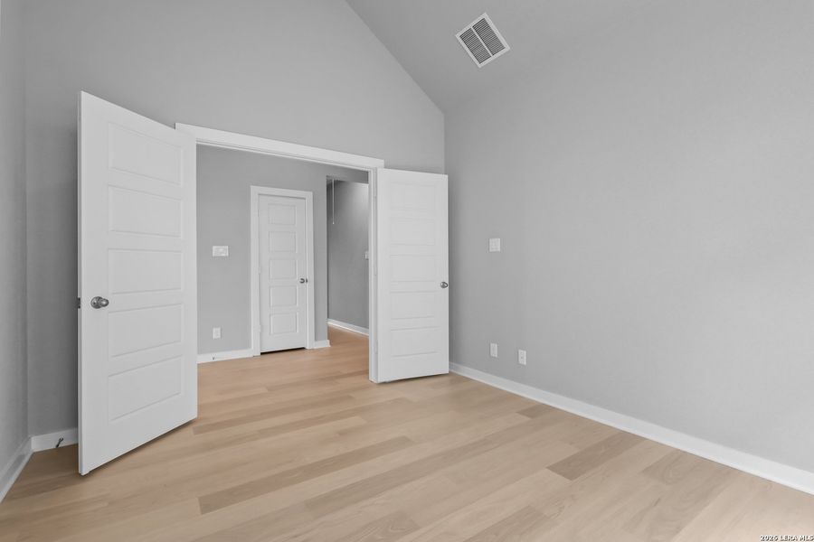 Spacious, unfurnished interior of a new home in Nopal Valley, San Antonio (Image 13). Spacious, unfurnished interior of a new home in Nopal Valley, San Antonio (Image 13).