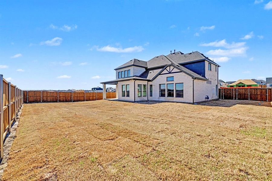 Exterior details and patio area of a home in , Prosper (Image 4).