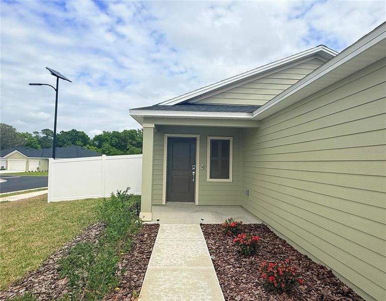 Exterior details and patio area of a home in , Ocala (Image 4).