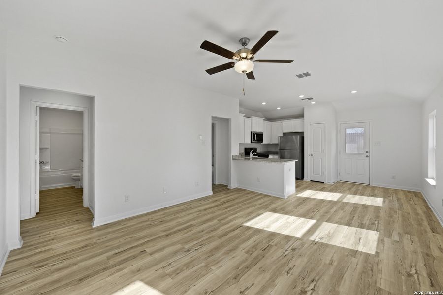 Spacious, unfurnished interior of a new home in Preserve at Medina, Von Ormy (Image 8).