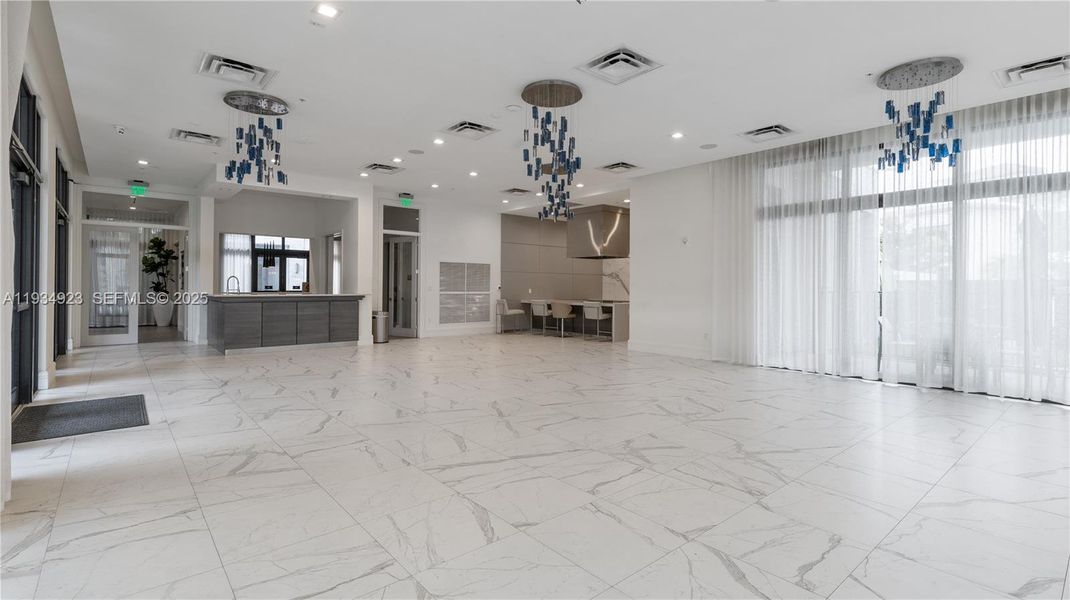 Spacious, unfurnished interior of a new home in , Doral (Image 20).