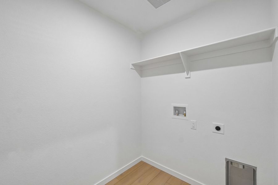Spacious, unfurnished interior of a new home in Parkside at Victory Ridge, Colorado Springs (Image 43).