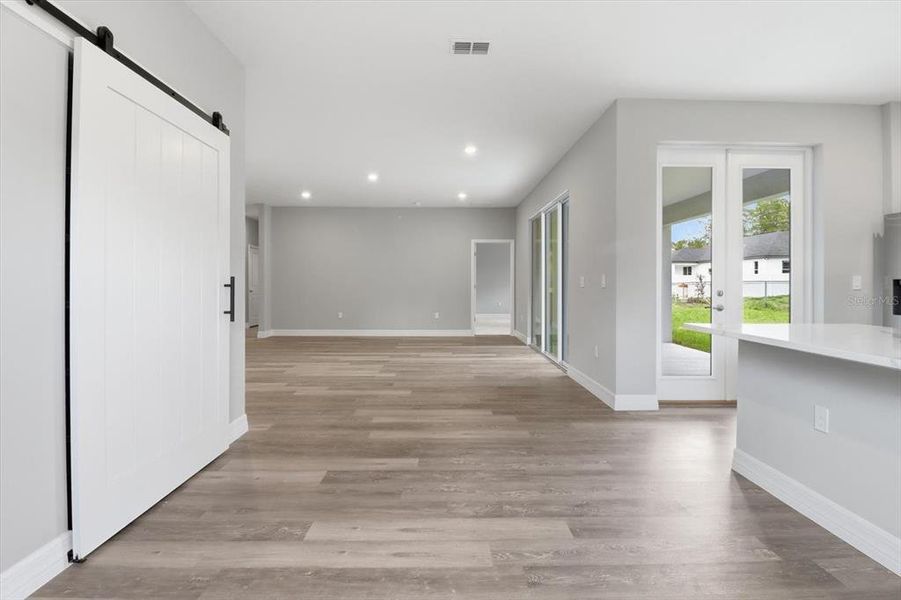 Spacious, unfurnished interior of a new home in , Ocala (Image 26).