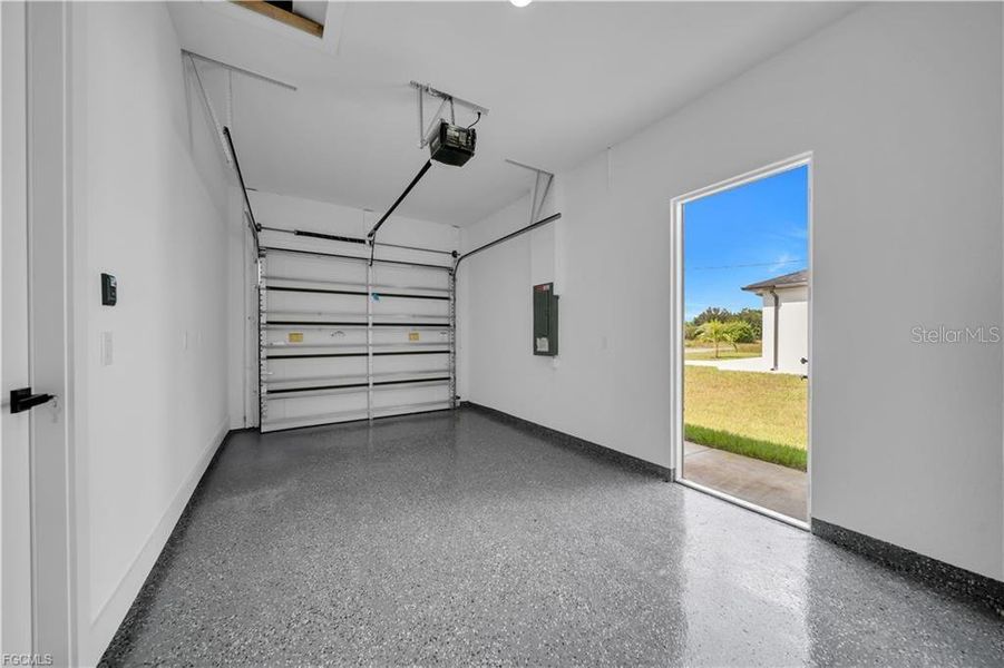 Spacious, unfurnished interior of a new home in , Lehigh Acres (Image 18).