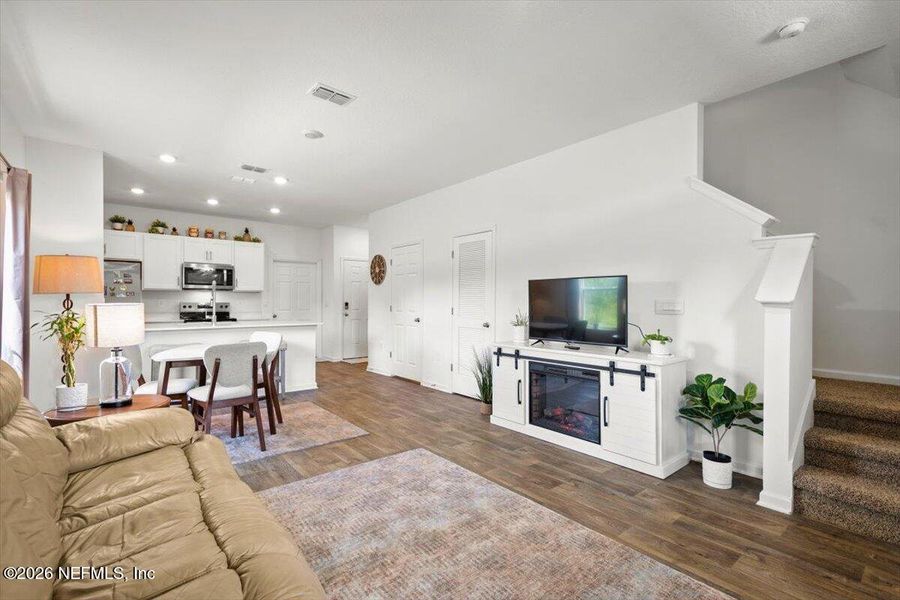 Furnished interior view inside a new home in , Middleburg (Image 10).