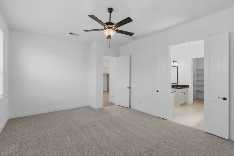 Spacious, unfurnished interior of a new home in Sienna 45', Missouri City (Image 14). Spacious, unfurnished interior of a new home in Sienna 45', Missouri City (Image 14).