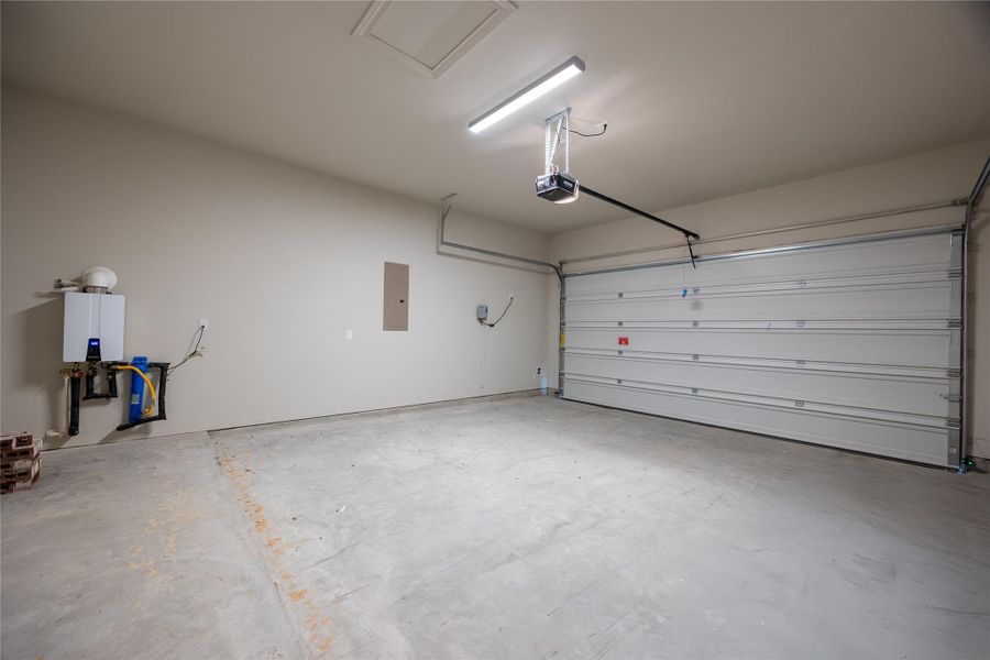 Spacious, unfurnished interior of a new home in Sunterra, Katy (Image 24). Spacious, unfurnished interior of a new home in Sunterra, Katy (Image 24).