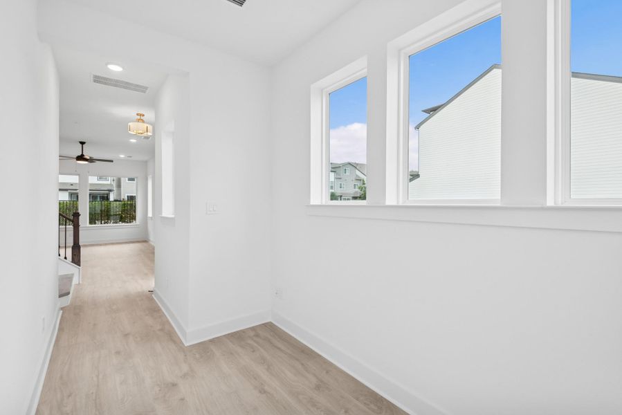 Spacious, unfurnished interior of a new home in Retreat at Oak Park, Houston (Image 21).