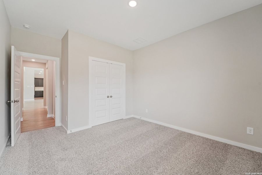 Spacious, unfurnished interior of a new home in Alamo Estates, San Antonio (Image 33).