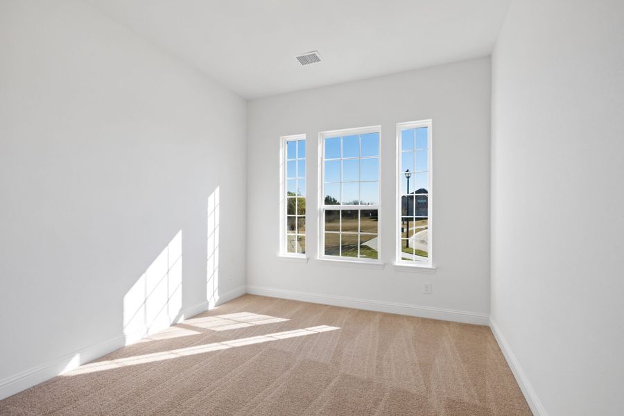 Spacious, unfurnished interior of a new home in Edgewater, Fate (Image 24).