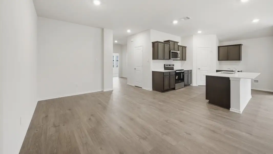 Spacious, unfurnished interior of a new home in Valor Farms, Royse City (Image 28). Spacious, unfurnished interior of a new home in Valor Farms, Royse City (Image 28).