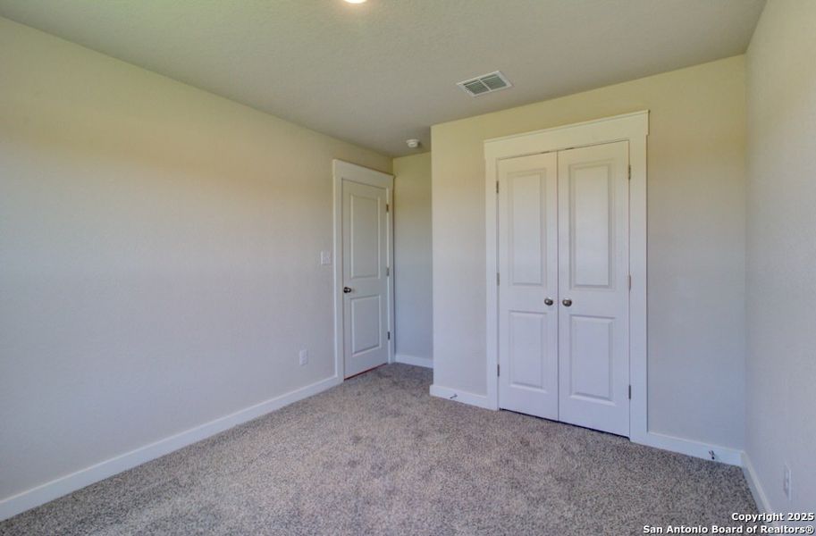 Spacious, unfurnished interior of a new home in Cloud Country, New Braunfels (Image 20).