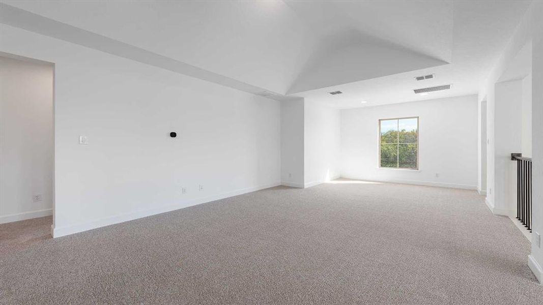 Spacious, unfurnished interior of a new home in Somerset Park 80', Rockwall (Image 21).