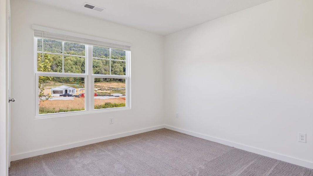 Spacious, unfurnished interior of a new home in Emory Creek, Harriman (Image 11).