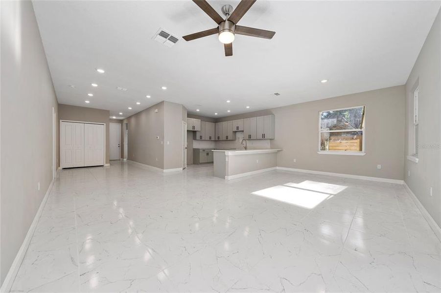 Spacious, unfurnished interior of a new home in , Orlando (Image 8).