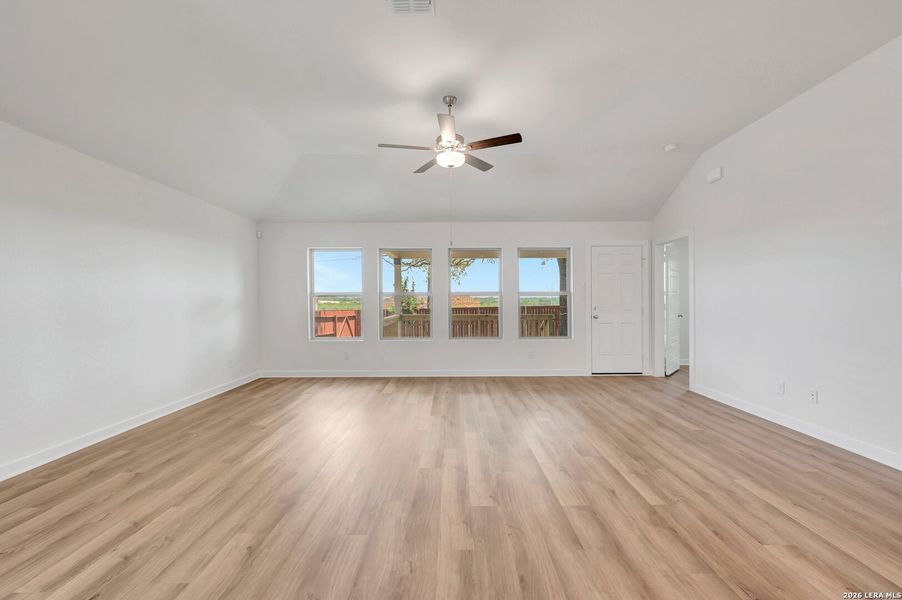 Spacious, unfurnished interior of a new home in Legacy Hills, San Antonio (Image 24).