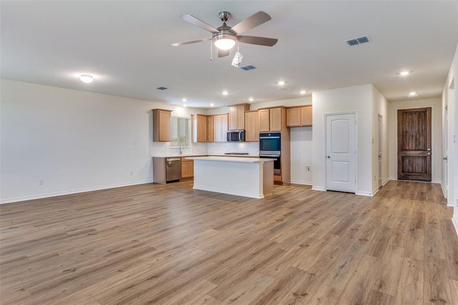 Spacious, unfurnished interior of a new home in Sierra Vista at Kelly Ranch, Aledo (Image 12). Spacious, unfurnished interior of a new home in Sierra Vista at Kelly Ranch, Aledo (Image 12).