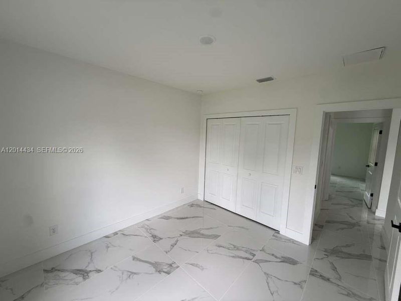 Spacious, unfurnished interior of a new home in , Lehigh Acres (Image 20).