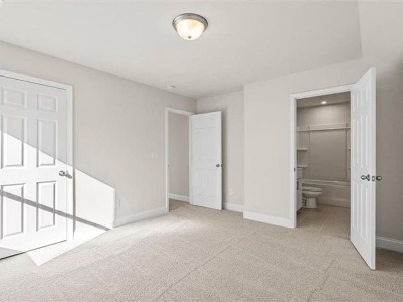 Spacious, unfurnished interior of a new home in Wehunt Meadows, Hoschton (Image 38).