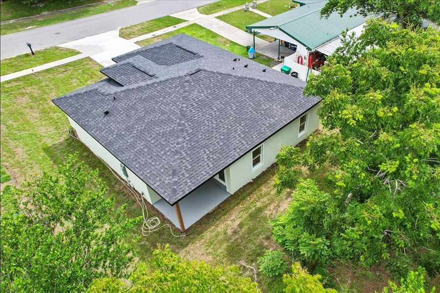 Exterior details and patio area of a home in , Citrus Springs (Image 4).