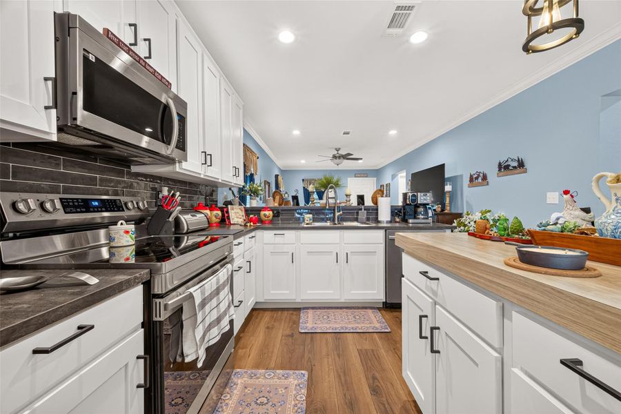 Furnished interior view inside a new home in , Willis (Image 4).