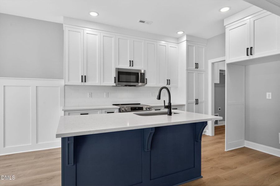 8-web-or-mls-3818-valleyfield-ln-elm-cit