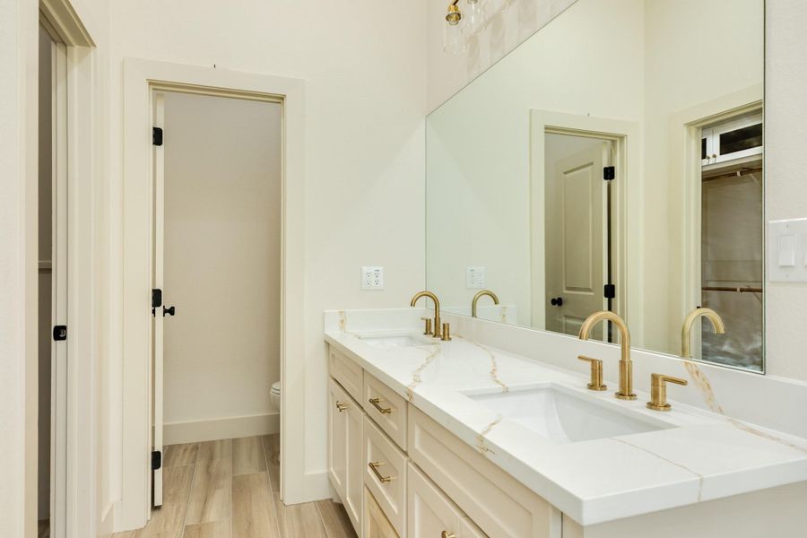 Furnished interior view inside a new home in , Richwood (Image 7).