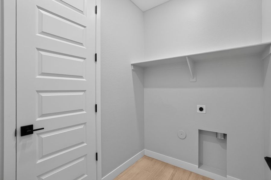 Spacious, unfurnished interior of a new home in Artisan at Asante, Surprise (Image 22).