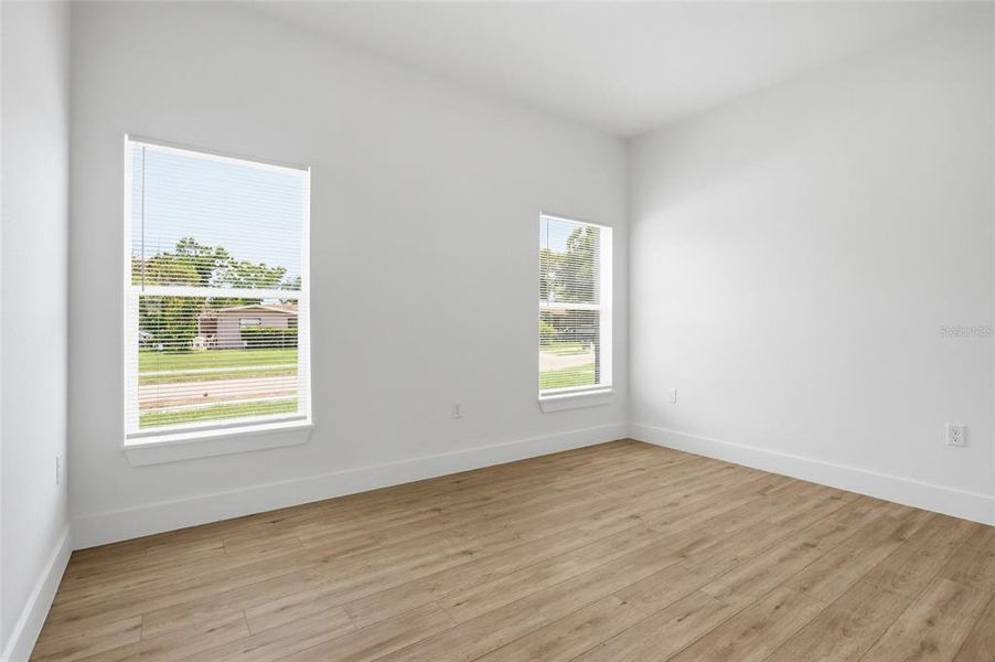 Spacious, unfurnished interior of a new home in , Orlando (Image 25).