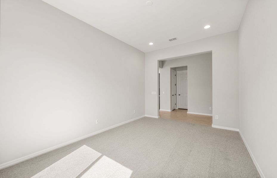 Spacious, unfurnished interior of a new home in Artisan at Asante, Surprise (Image 29).