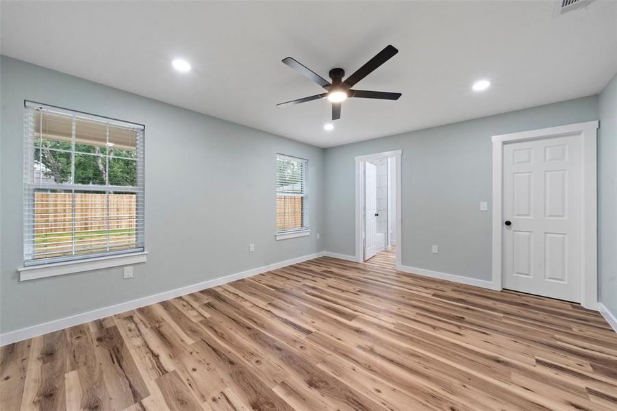 Spacious, unfurnished interior of a new home in , Waco (Image 16).