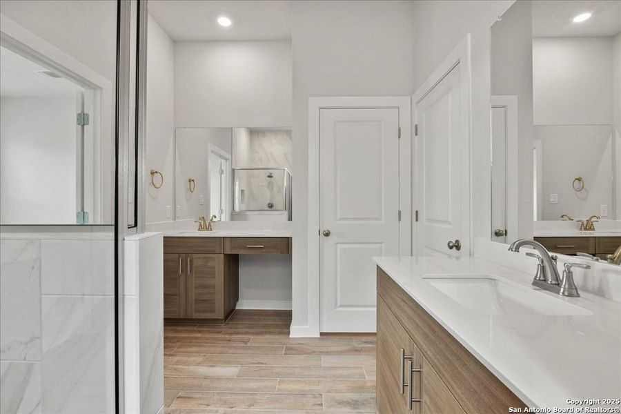 Furnished interior view inside a new home in Meyer Ranch, Canyon Lake (Image 5).