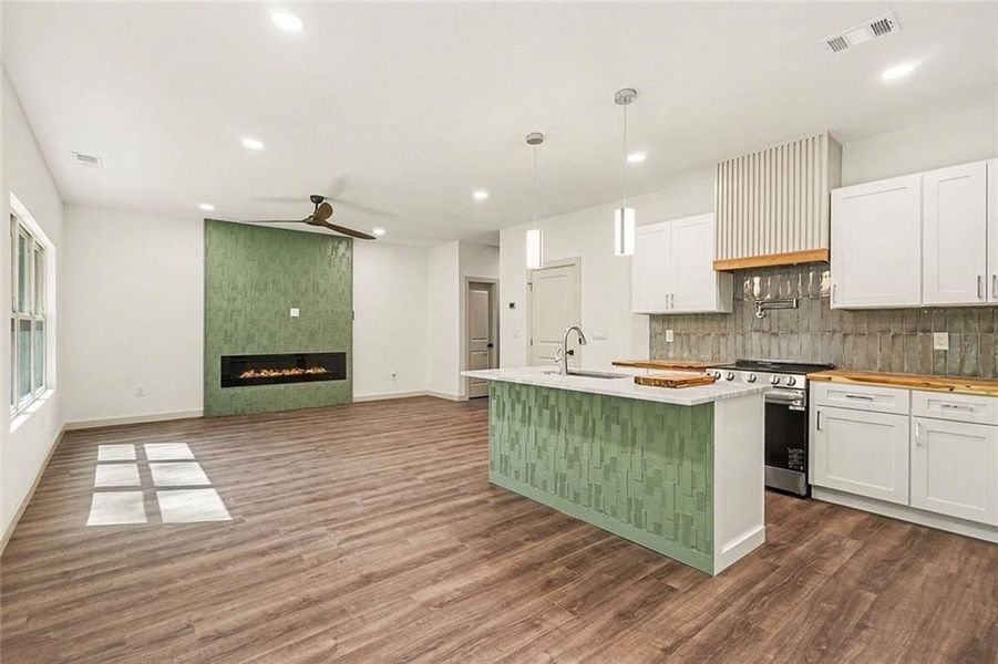 Furnished interior view inside a new home in , Conyers (Image 7).