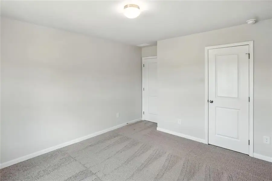Spacious, unfurnished interior of a new home in Hampton Ridge, Jefferson (Image 11).