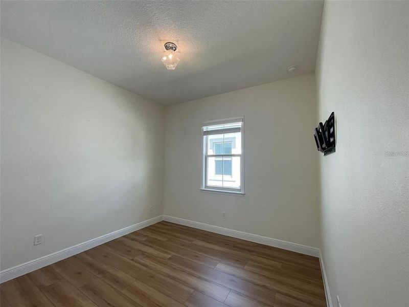 Spacious, unfurnished interior of a new home in , Orlando (Image 11).