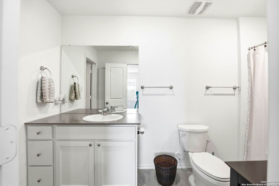 Furnished interior view inside a new home in Lodi Grove, Floresville (Image 16).