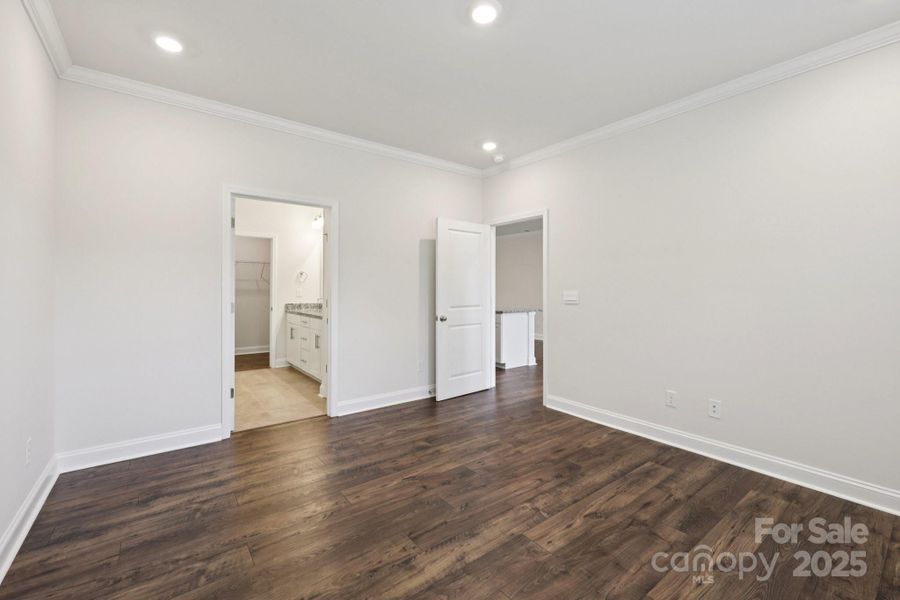 Spacious, unfurnished interior of a new home in Blackstone Bay Townhomes, Sherrills Ford (Image 22).