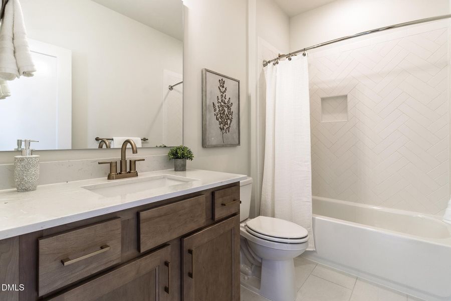 300_MEADOW_WALK_DR_INTERIOR_66