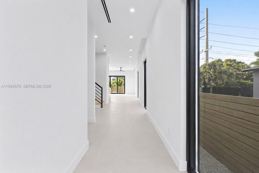 Spacious, unfurnished interior of a new home in , Fort Lauderdale (Image 12). Spacious, unfurnished interior of a new home in , Fort Lauderdale (Image 12).