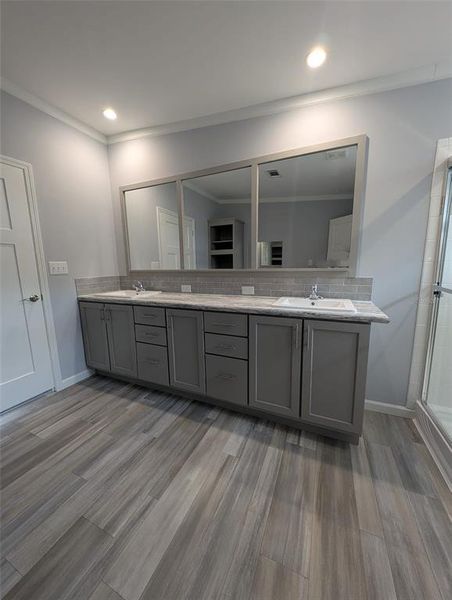 Spacious, unfurnished interior of a new home in , Hudson (Image 13).