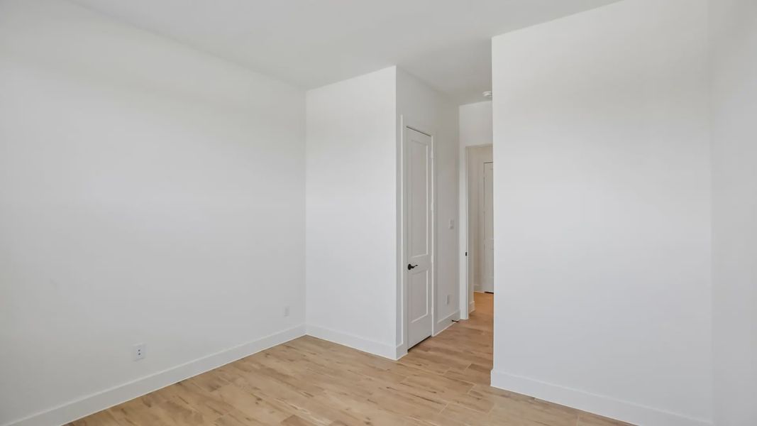 Spacious, unfurnished interior of a new home in Riceland 60',65',70', Mont Belvieu (Image 39).