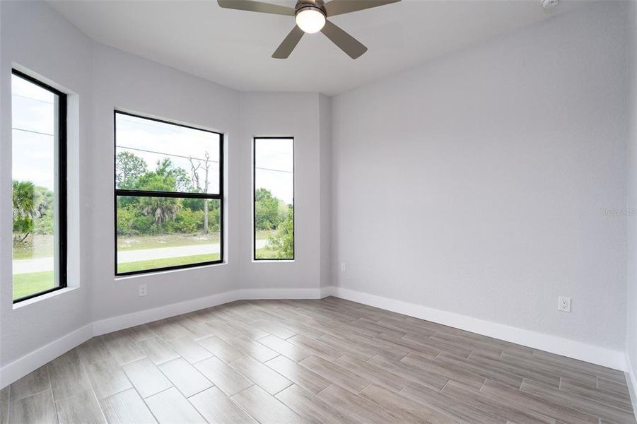 Spacious, unfurnished interior of a new home in , Rotonda West (Image 24).