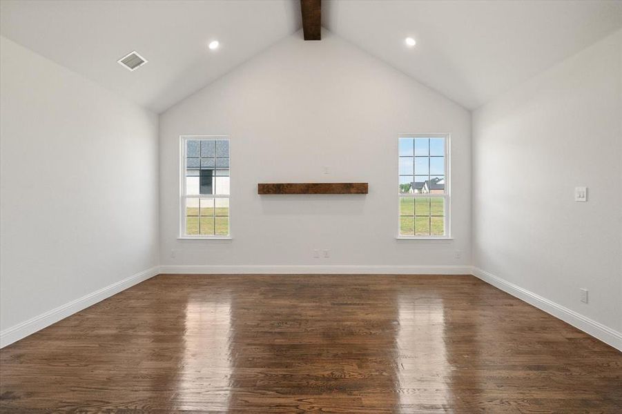 Spacious, unfurnished interior of a new home in , Corsicana (Image 17).