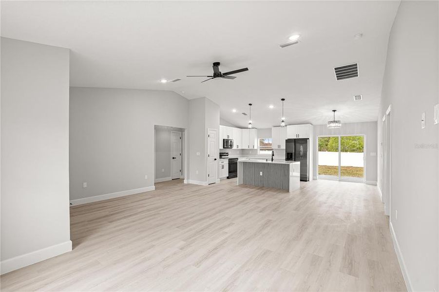 Spacious, unfurnished interior of a new home in , Ocala (Image 14).