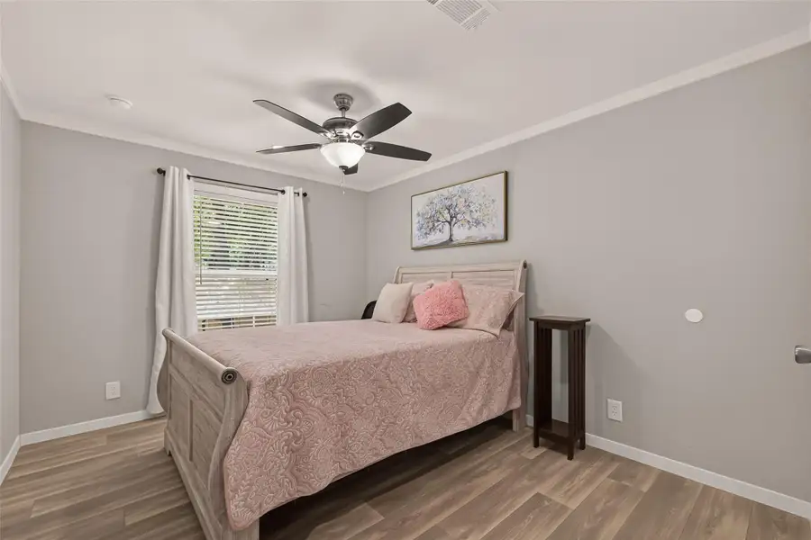 Furnished interior view inside a new home in , Baytown (Image 9).