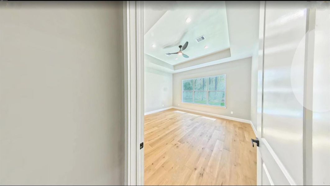 Spacious, unfurnished interior of a new home in , Conroe (Image 33).