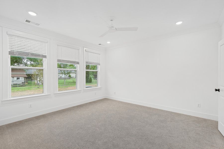 Spacious, unfurnished interior of a new home in Sweetgrass Station, Summerville (Image 19).